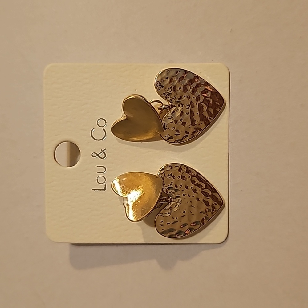 LOU & CO NWT Double Heart Gold Drop Earrings - Picture 8 of 11